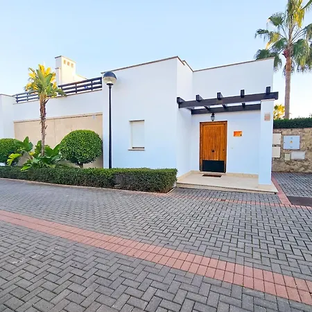 Pass The Keys Spacious 4-Bed Home With Bbq *
