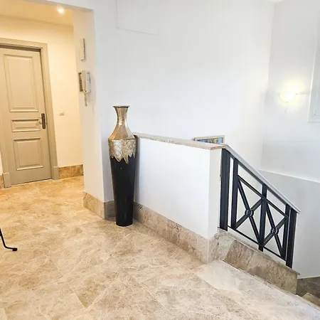 Pass The Keys Spacious 4-bed With Jacuzzi Bbq