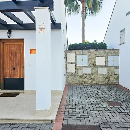 Holiday home Pass The Keys Spacious 4-bed With Jacuzzi Bbq *