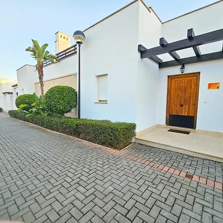 Pass The Keys Spacious 4-Bed Home With Bbq