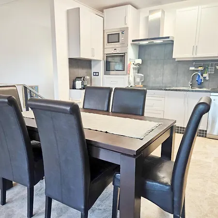 Pass The Keys Spacious 4-Bed Home With Bbq * Marbella