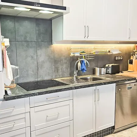 Holiday home Pass The Keys Spacious 4-Bed Home With Bbq *