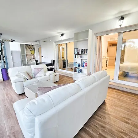 Pass The Keys Spacious 4-Bed Home With Bbq Holiday home
