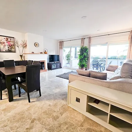Holiday home Pass The Keys Spacious 4-Bed Home With Bbq *
