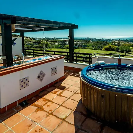 Holiday home Pass The Keys Spacious 4-bed With Jacuzzi Bbq *