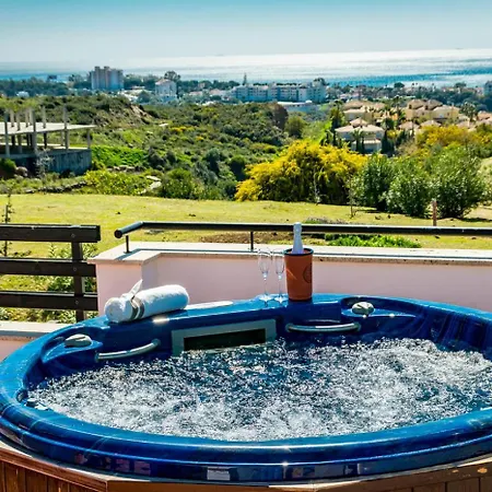 Holiday home Pass The Keys Spacious 4-bed With Jacuzzi Bbq